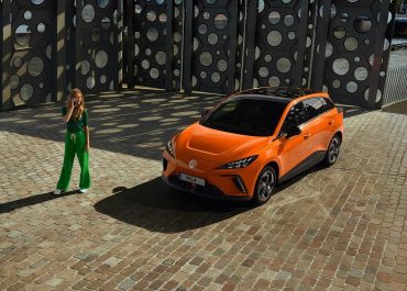 02-MG4-frontal-woman.jpg (optimized_original)