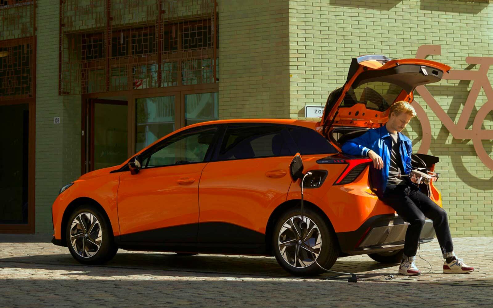 03-MG4-sitting-back.jpg (optimized_original)