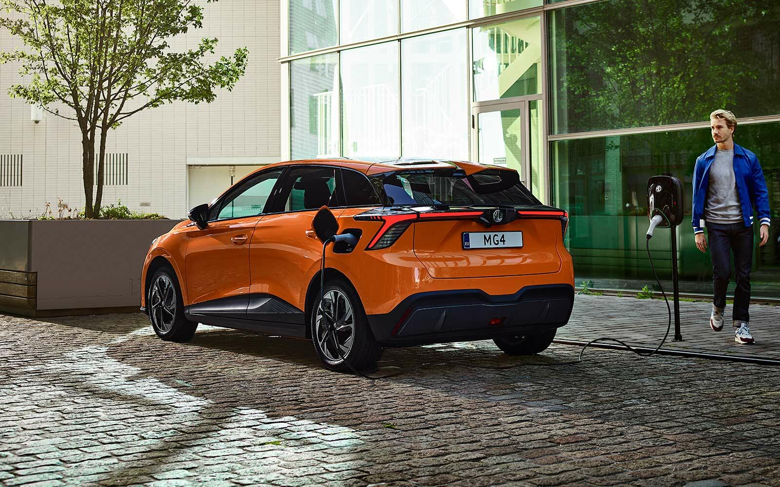 05-MG4-back-boy.jpg (optimized_original)